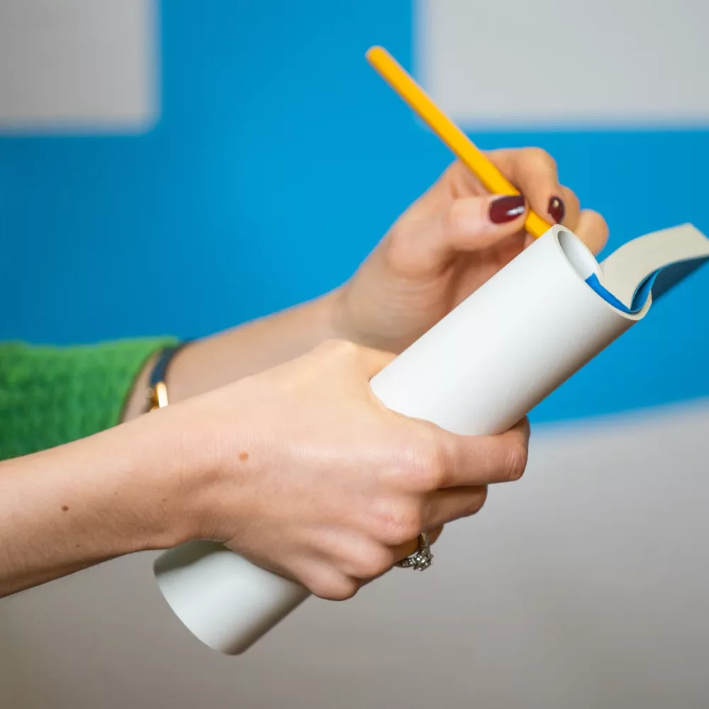 JOURNALISME-MAINS-1 JOURNALISME-MAINS-1